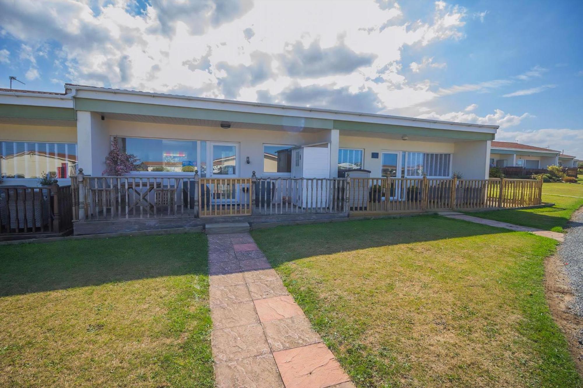 Chalet For Hire At Rainbows End Near A Beautiful Norfolk Beach Ref 31039R Bacton (Norfolk) Exterior foto